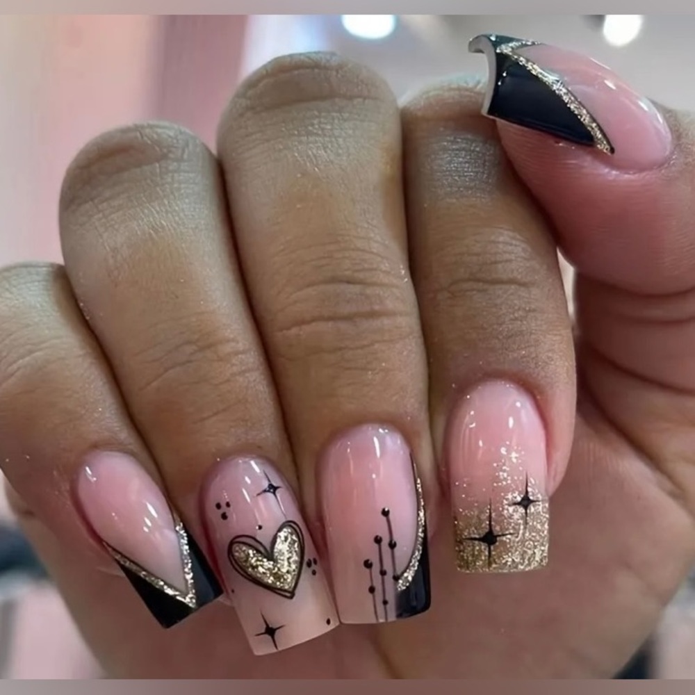❤️ 24pcs reusable short square press on nails with hearts 💕